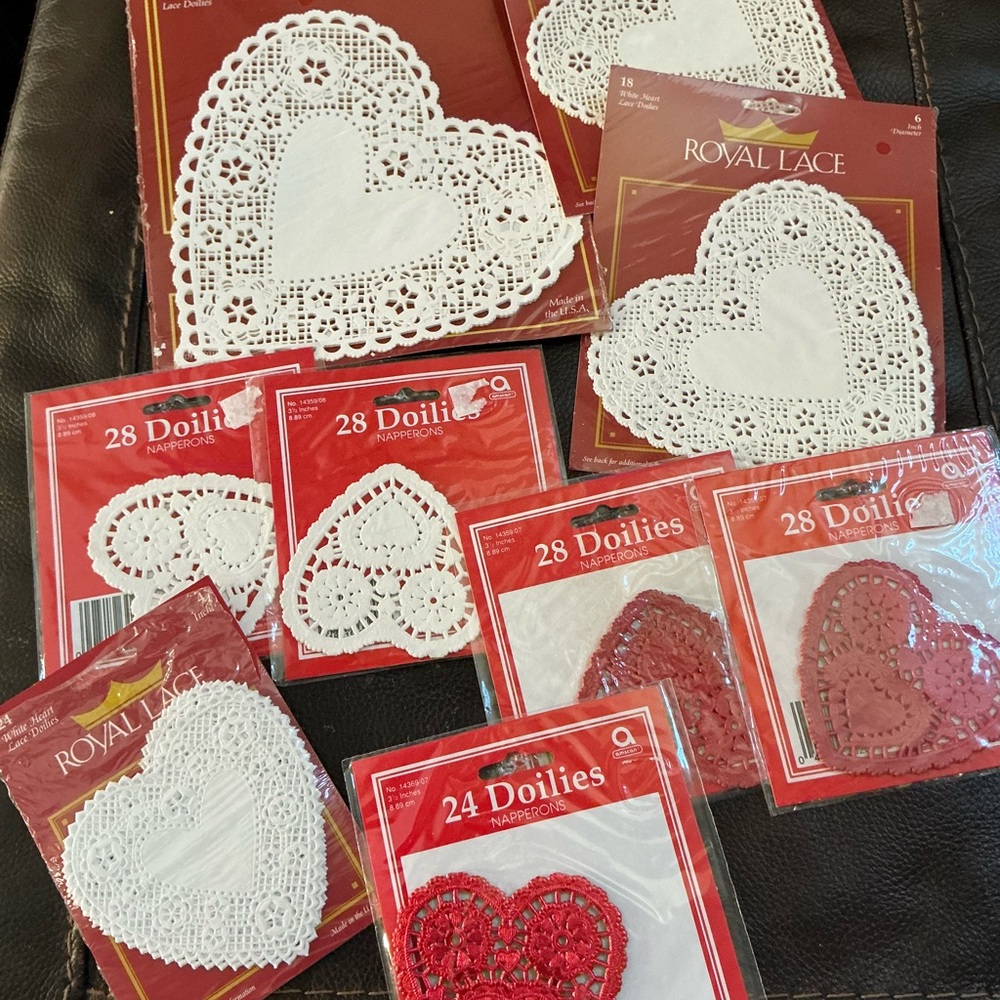 ❤️ Heart Doilies - White and Red